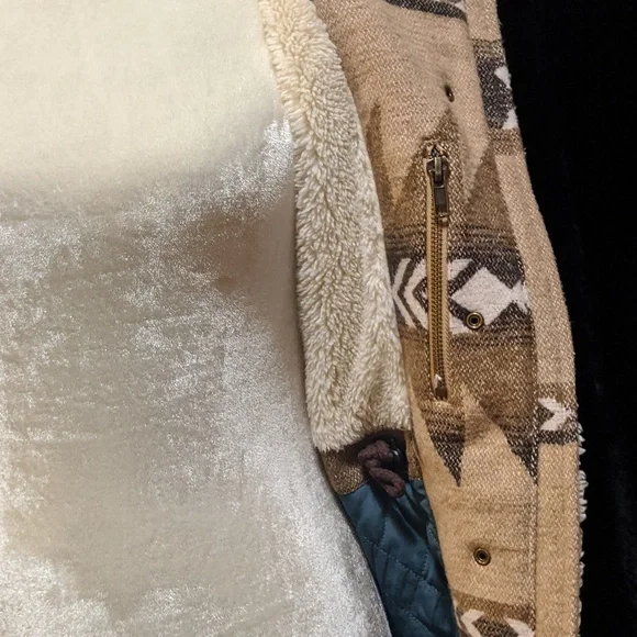 Host Pick🎉 Legendary Whitetails Winter Coat - Picture 3 of 16